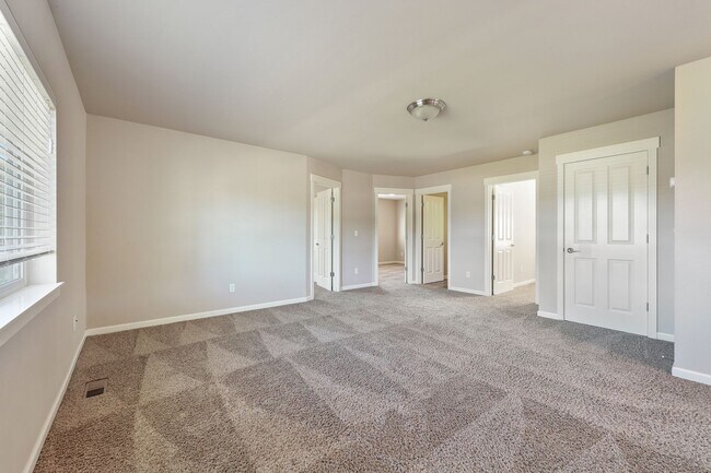 Building Photo - 4335 17th Way NE