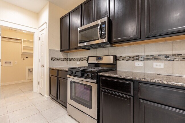 Building Photo - 142 Destiny Dr