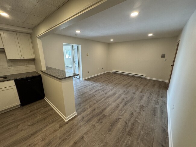 Building Photo - 106 Broad St