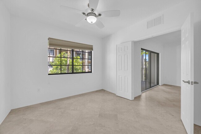Building Photo - 4907 Midtown Ln