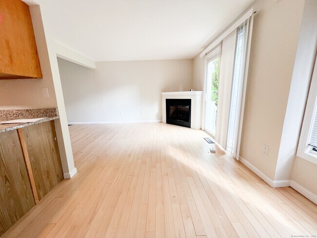 Building Photo - 83 Sandpiper Crescent