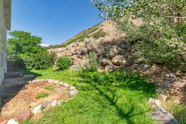 Building Photo - REFRESHED 5-Bedroom Home in Desirable Draper - Pet Friendly - NEW CARPET UPSTAIRS | Refreshed kit...