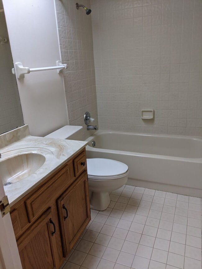 Building Photo - 2/2 in Pebble Creek