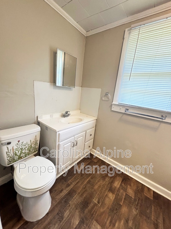 Building Photo - 1108 Toms St