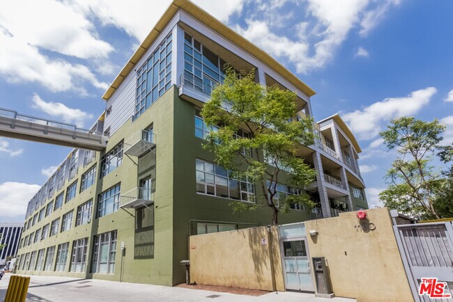 Building Photo - 1130 Flower St