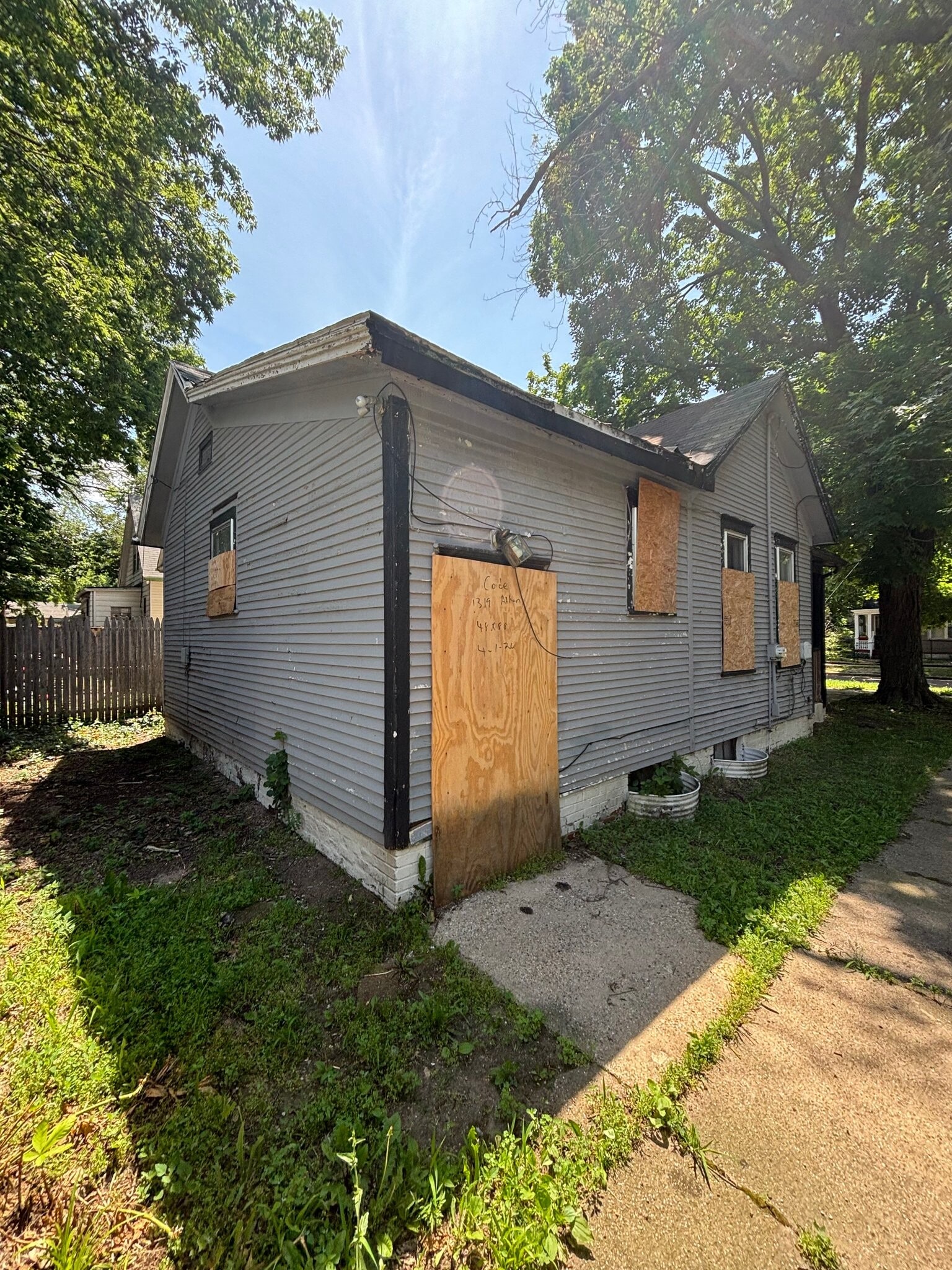 Building Photo - 1319 W Aiken Ave