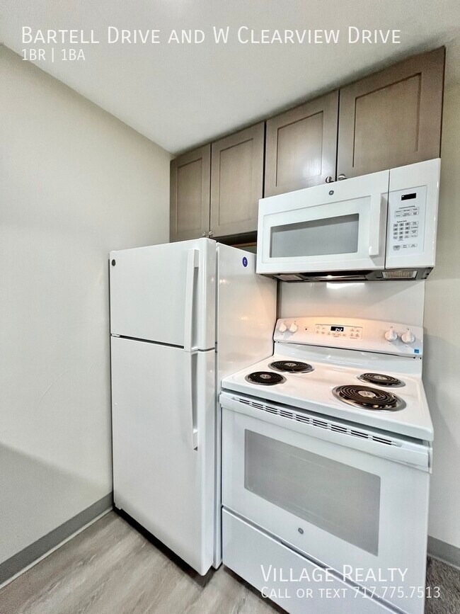 Building Photo - 51 W Clearview Dr