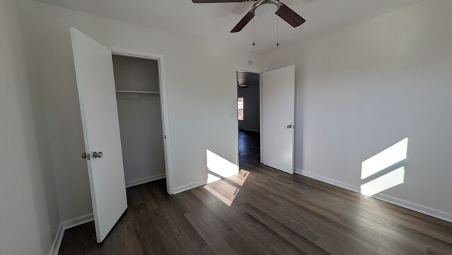 Building Photo - 1027 E Wallace St