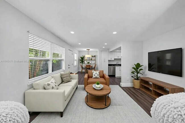 Building Photo - 924 NE 17th Terrace