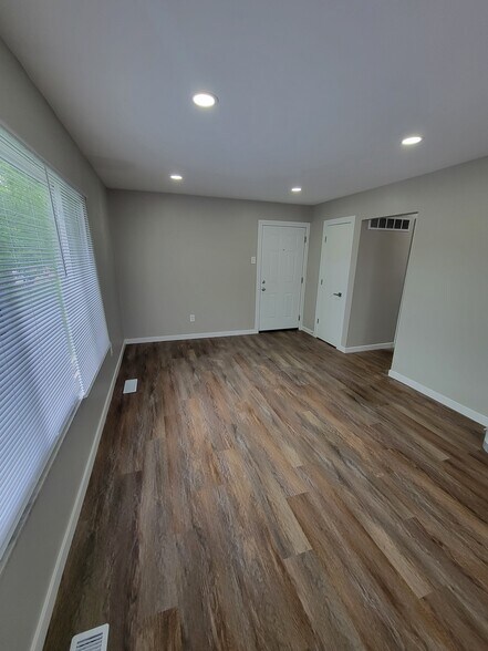 Primary Photo - 10050 Willdan Dr