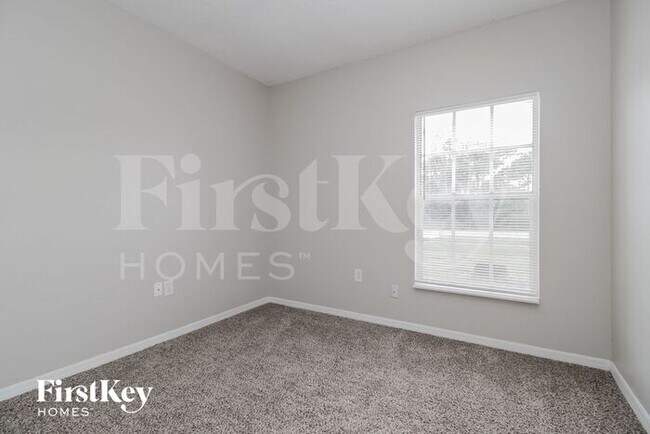 Building Photo - 1205 Schumann Dr