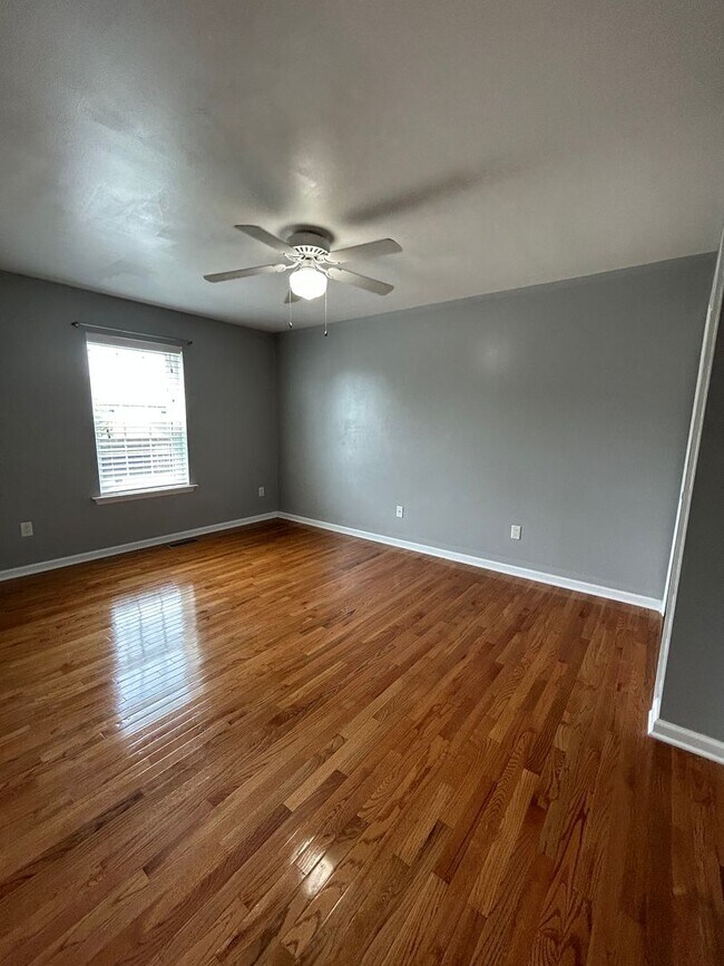 Building Photo - New Listing Alert! End unit Townhome in Penns Ridge!