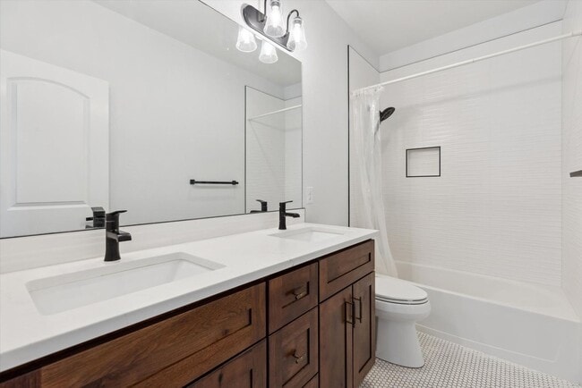 Building Photo - Luxury Home For Rent in Lowry