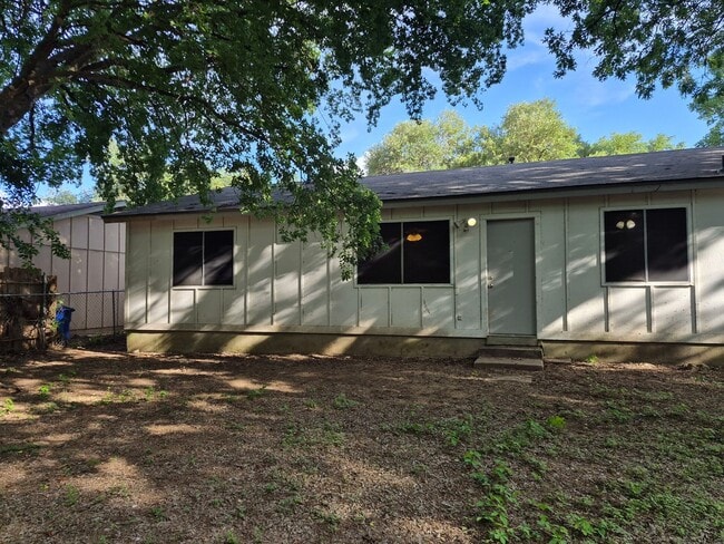 Building Photo - Charming South Austin Home with Huge Backyard & Mature Trees