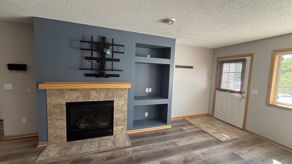 Building Photo - 16486 Elm Creek Ln