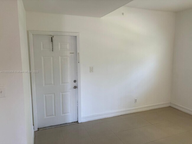 Building Photo - 620 Cypress Club Way