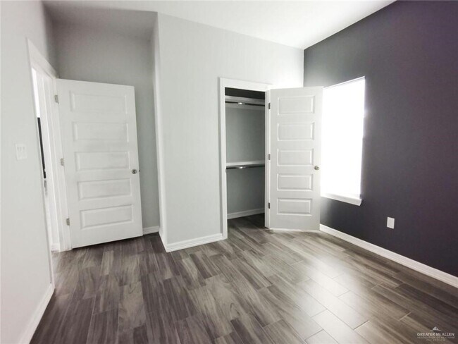 Building Photo - 8 Maryland St