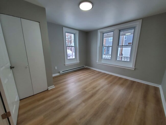 Building Photo - 1142 Spring Garden St