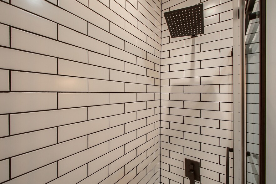 Building Photo - 1452 W Irving Park Rd