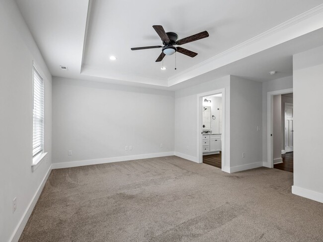 Building Photo - 3 Bed, 2.5 Bath - Lucky Penny End Unit