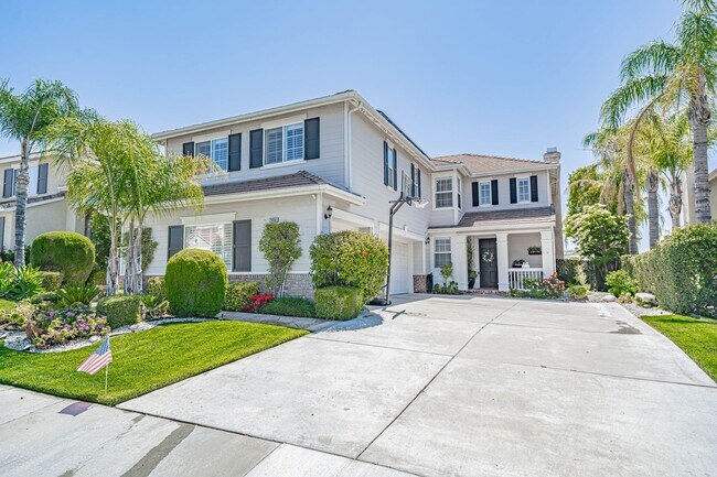 Building Photo - Expansive 5-Bedroom Home with Spa & Solar ...
