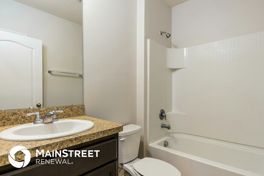 Building Photo - 703 Kindred Ln