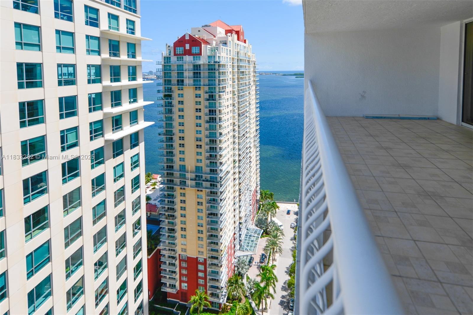 Building Photo - 1200 Brickell Bay Dr
