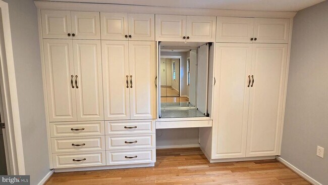 Building Photo - 5987 Clerkenwell Ct