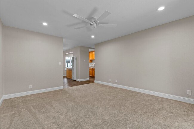 Building Photo - 975 Murrieta Blvd