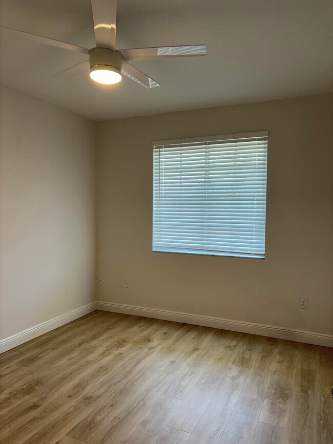 Building Photo - 250 NE 3rd Ave