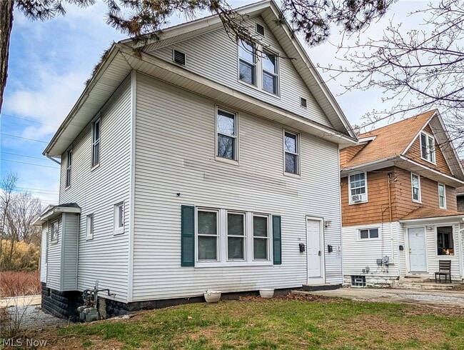 Building Photo - 1268 Pondview Ave