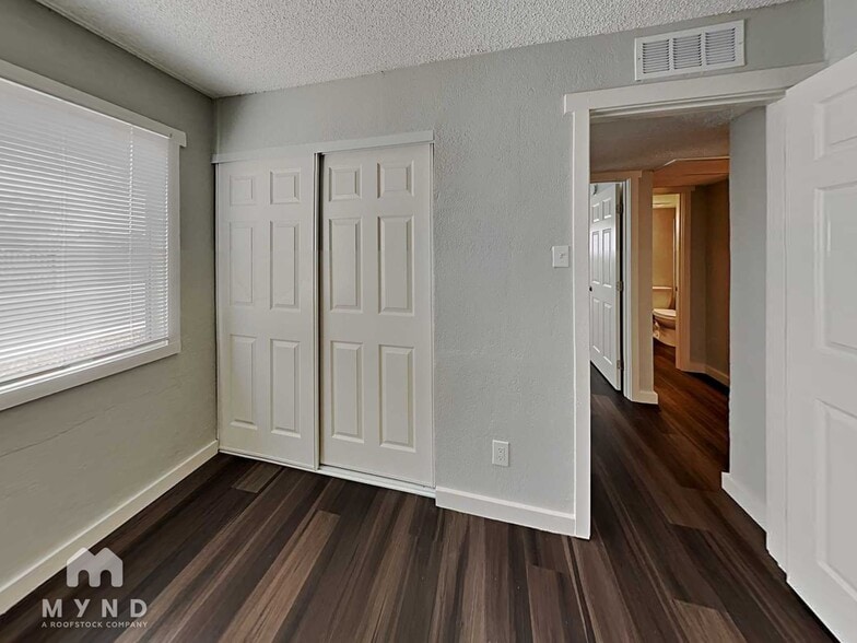 Building Photo - 5650 S 46th Pl