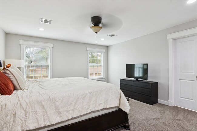 Building Photo - 1910 East Ave