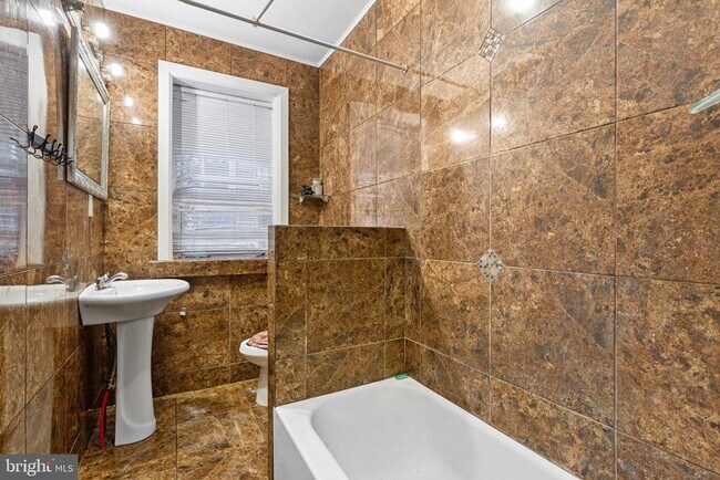 Building Photo - 5446 Walnut St