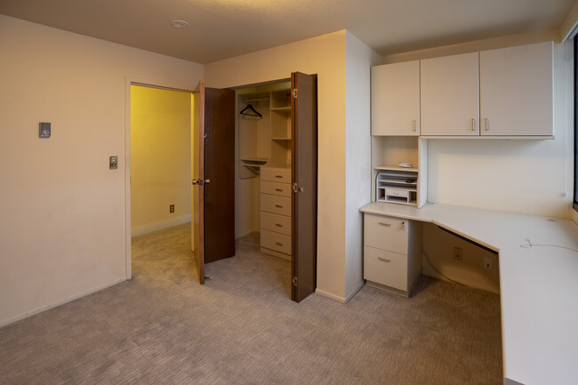 Second Bedroom, Built in Desk - 1113 W Fireweed Ln