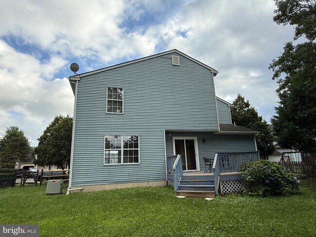 Building Photo - 17 Withams Rd