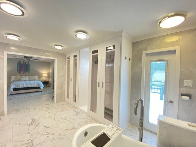 Building Photo - 4955 Southfork Ranch Dr