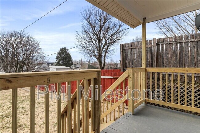 Building Photo - 16 Woods Ln