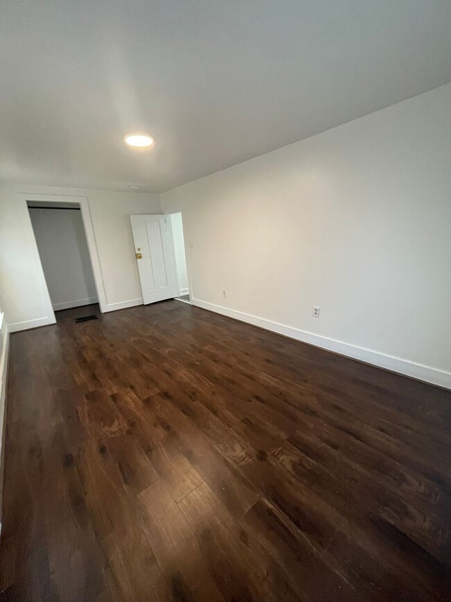 Building Photo - Spacious 5-Bedroom Home Near EMU