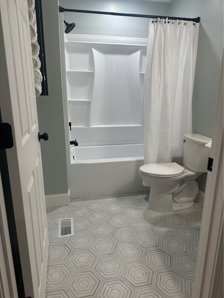 Building Photo - 3940 Halehaven Dr