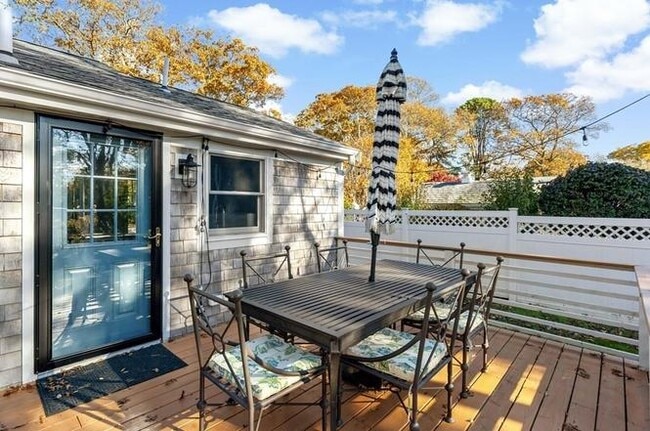 Building Photo - 10 Greenwood St