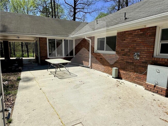 Building Photo - 3670 Gravitt Rd