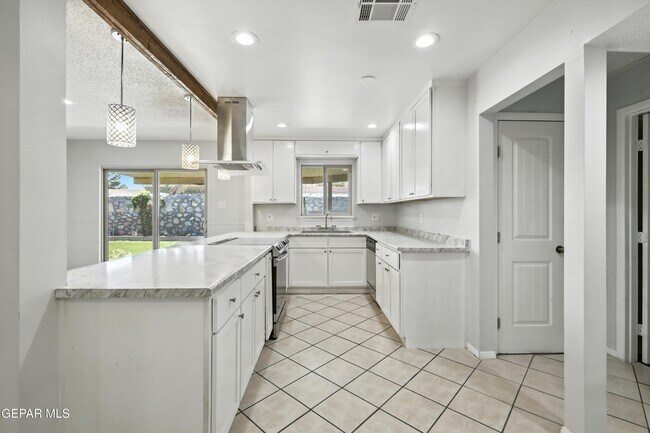 Building Photo - 9674 Stonehaven Dr