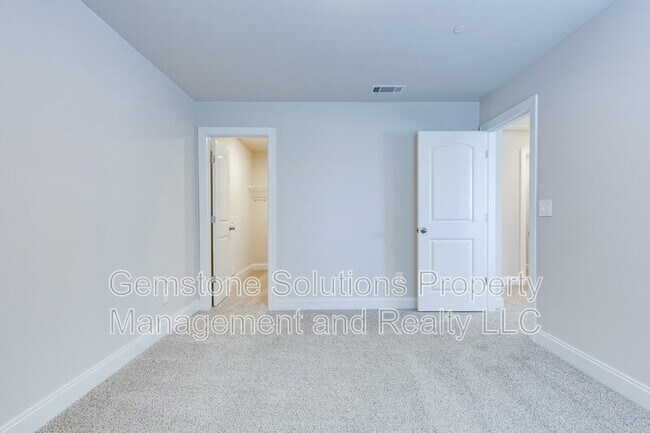 Building Photo - 204 Douglas Bend Rd