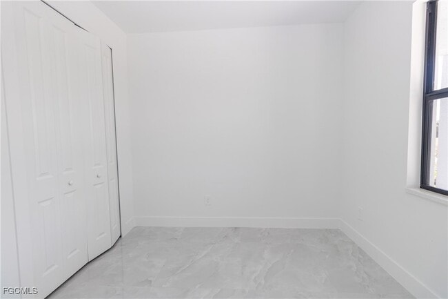 Building Photo - 849 Duplex St E