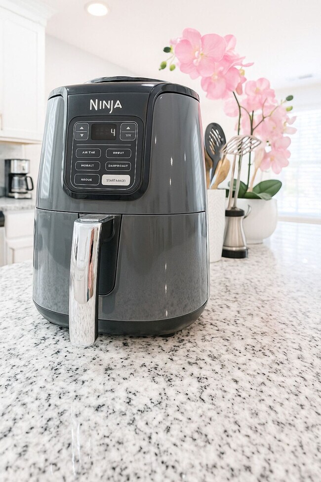 Building Photo - 445 Short Hills Dr