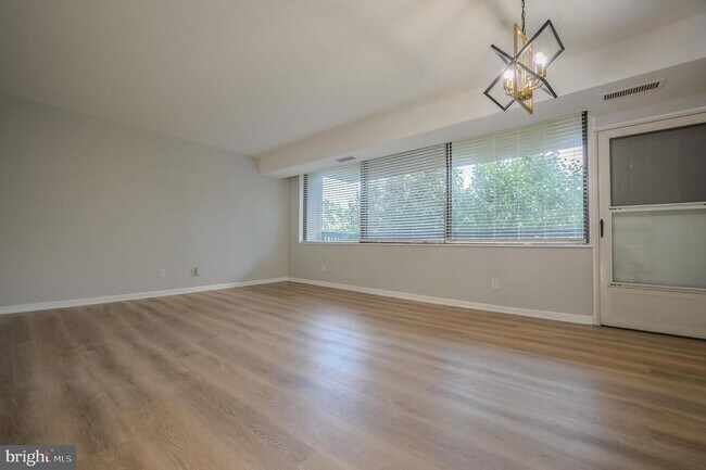 Building Photo - 3713 S George Mason Dr