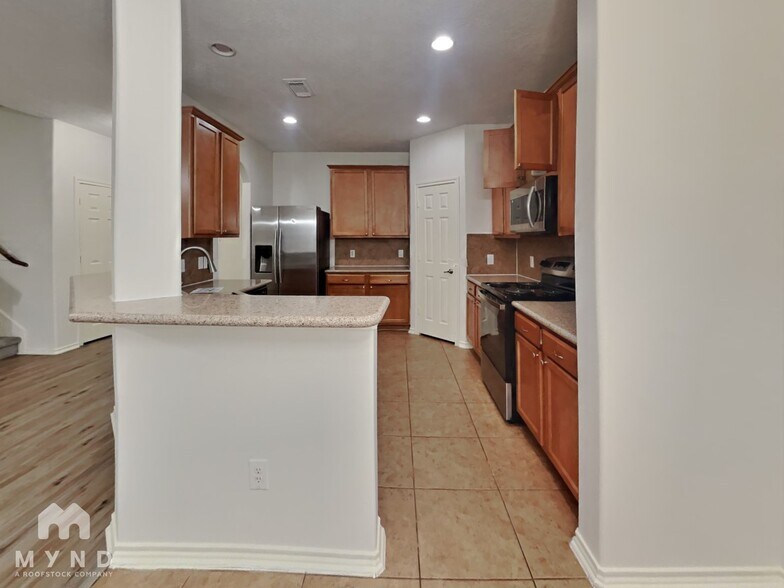 Building Photo - 4914 Forest Hurst Dr