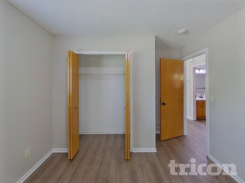 Building Photo - 407 Wagon Wheel Cir