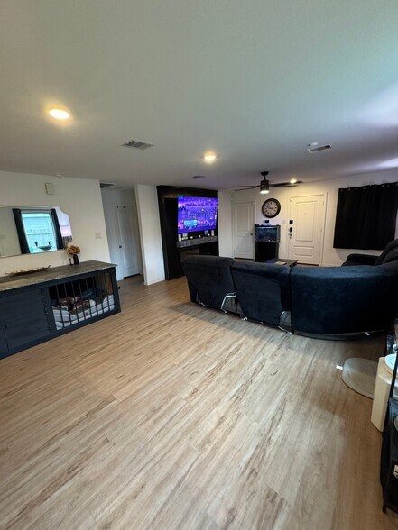 Building Photo - 18506 Cepagatti Dr